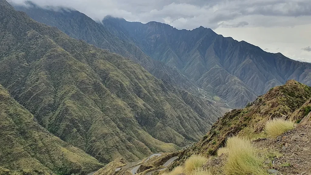 Rocky mountain landscape illustrating a coffee stop near the Hira district