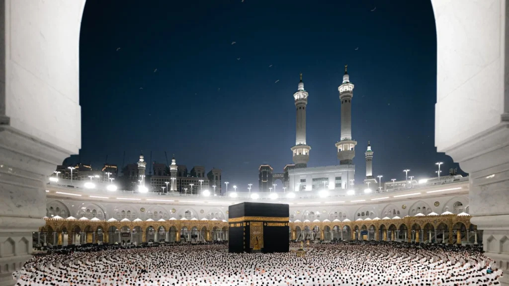 Pilger bei Nacht rund um die Kaaba in der Heiligen Moschee, Ziel vieler Pilger vor einer Ziyarah mit Freunden in Mekka