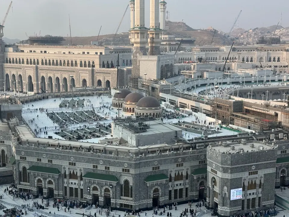 Elevated view of Masjid al-Haram and the surrounding buildings in central Makkah